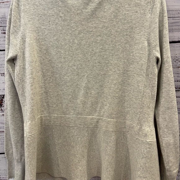 Cabi Willow zip front Peplum grey Cabi cardigan. - Picture 5 of 9